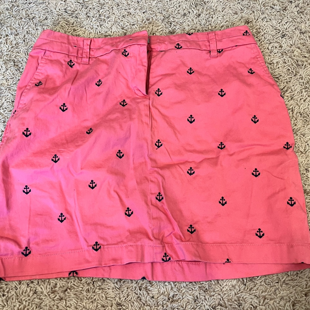 Women’s size 6 Pink British Khaki skirt with blue anchor pattern!